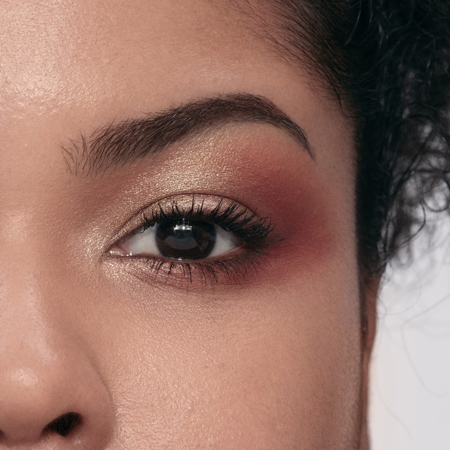 16 EYESHADOW PALETTE (PALETA DE SOMBRAS PARA OJOS)